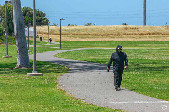 San Diego Gas & Electric Park has a long walking trail leading to the west side of Castle Rock.