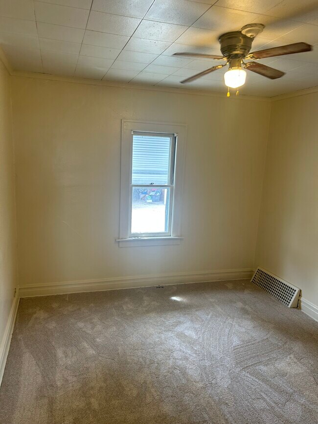 3041 S Hanson Ave unit Lower unit, Milwaukee, WI 53207 - photo 4