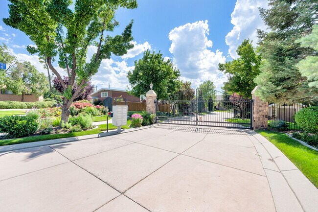 7187 S Villandrie Ln, Salt Lake City, UT 84121 - photo 4