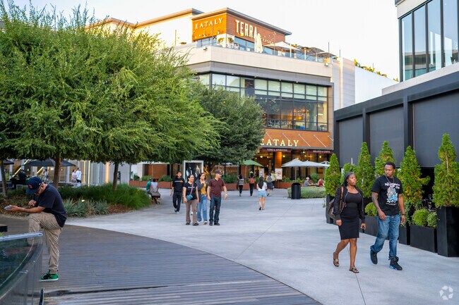 The Westfield Valley Fair has the best retail stores in Santa Clara