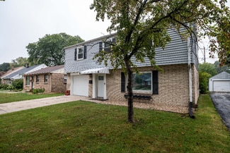 555 N 105th St, Wauwatosa, WI 53226