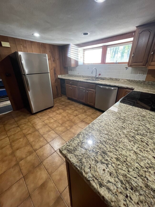 340 Albion St unit 2, Wakefield, MA 01880 - photo 2