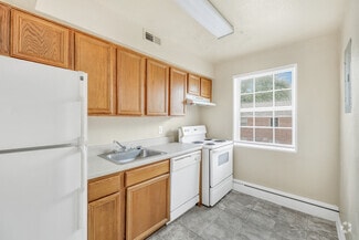 201 73rd St, Newport News, VA 23607