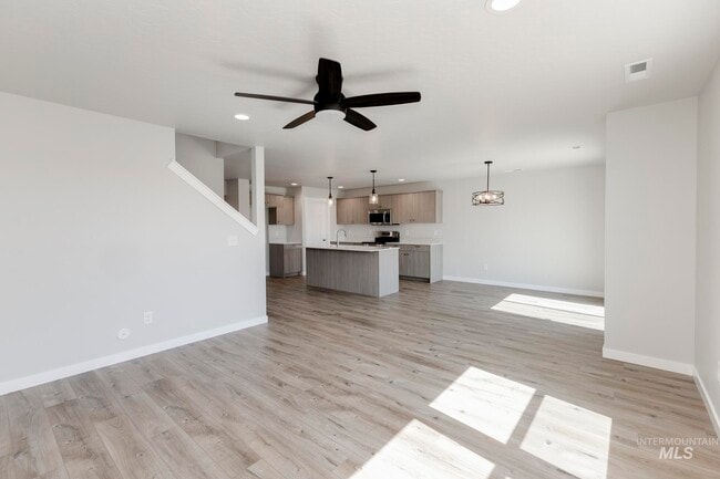 41 S Sweetgrass Ave, Nampa, ID 83651 - photo 4