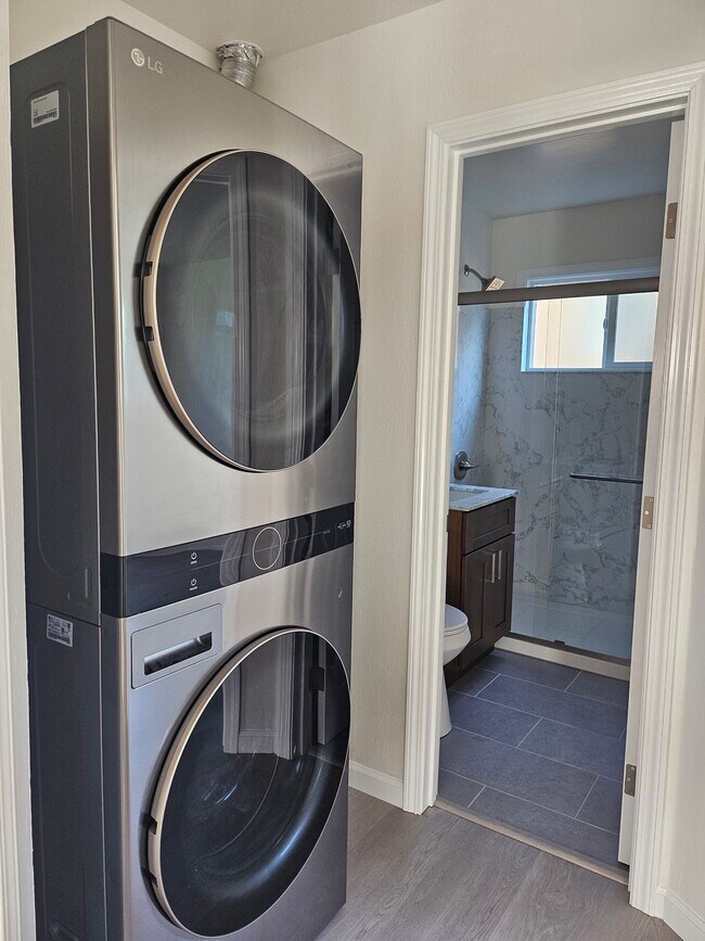 2846 McGee Ave unit A, Berkeley, CA 94703 - photo 2