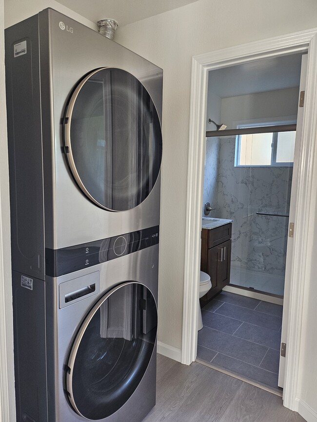 2846 McGee Ave unit B, Berkeley, CA 94703 - photo 2