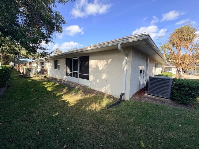 533 Wayne Ave, New Smyrna Beach, FL 32168 - photo 2