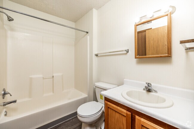 Raintree Apartments, Cedar Rapids, IA 52404 - photo 6