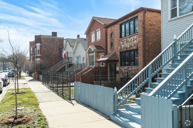 You can find a variety of housing styles on every street in the Armour Park neighborhood.