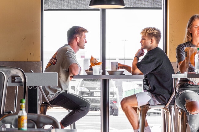 There are several great eatery options in East Guthrie.