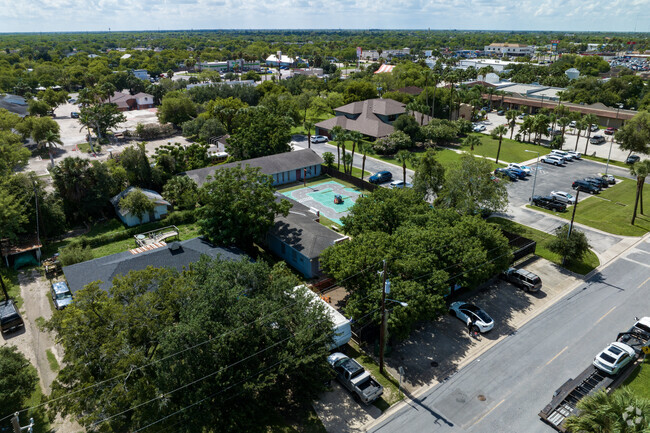 Brownsville Montessori Academy is a private Preschool and Elementary  located in Brownsville.