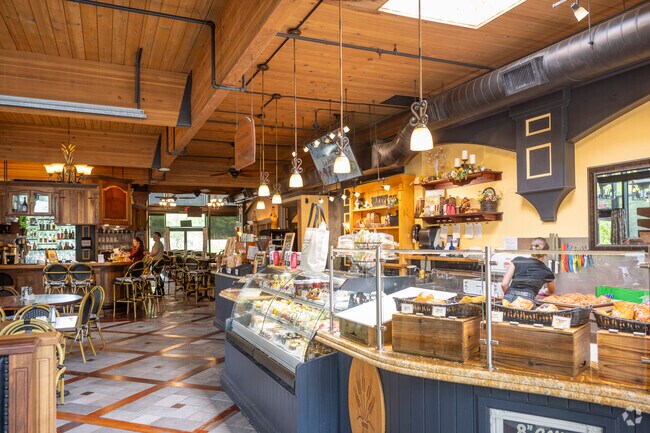 There are plenty of great cafés all over the Waluga neighborhood.