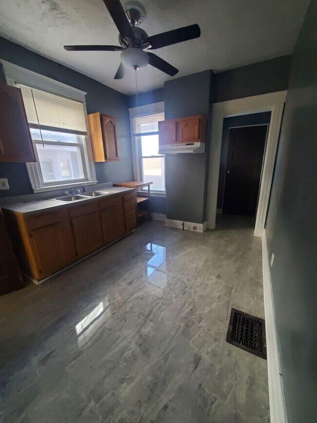 1526 Dixmont Ave unit 2, Cincinnati, OH 45207 - photo 7