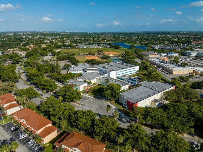Hammocks Middle School context view.