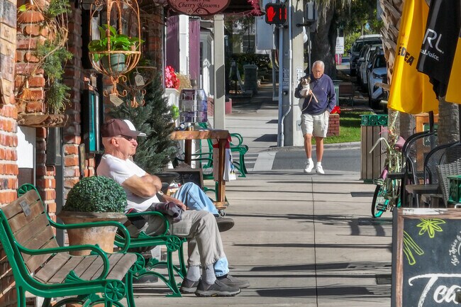 Mount Plymouth residents can enjoy shopping or relaxing in Downtown Mount Dora.