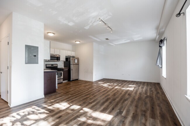 1542 W Glenlake Ave unit 2, Chicago, IL 60660 - photo 4