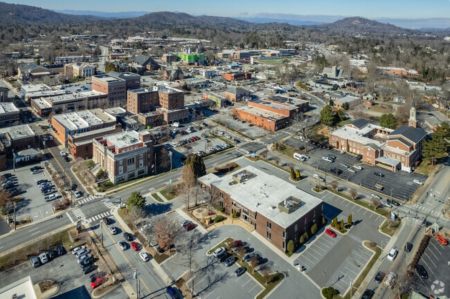 Hendersonville attracts creatives and retirees who move here for the artistic community.