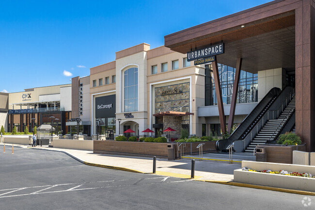 Enjoy fine dining, entertainment, and shopping experiences in Tysons Corner.