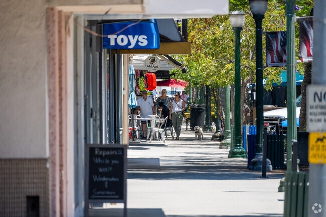 Honolulu Avenue is home to many shops and eateries.