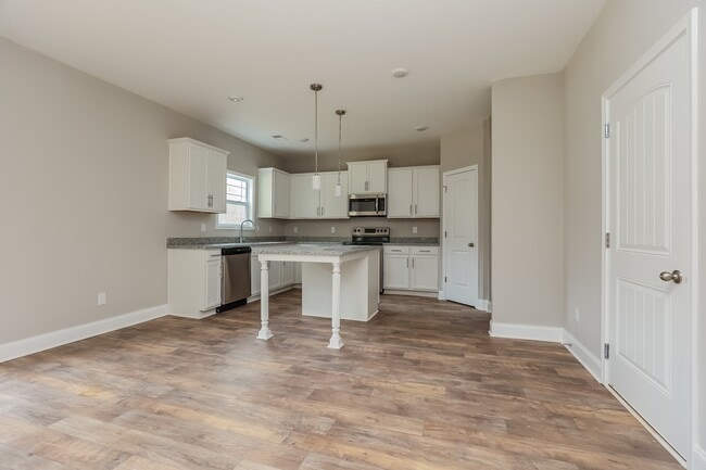 1156 Black Oak Cir, Clarksville, TN 37042 - photo 3