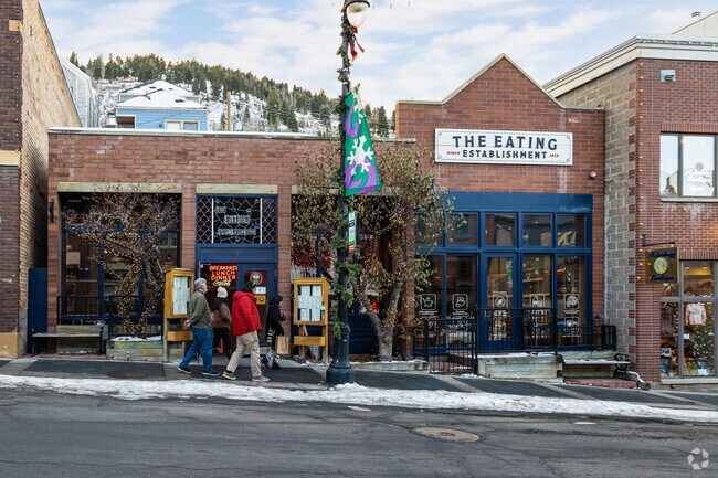 Enjoy a plethora of dining options near the Colony at White Pine Canyon.