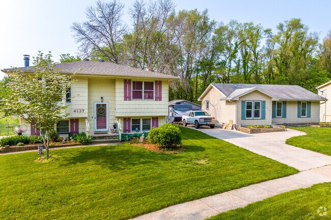 Ranches and split-levels make up the majority of homes in Valley High Manor.
