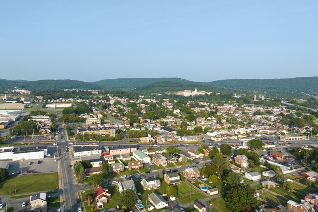 Hyde Park is surrounded by mountains in all directions.