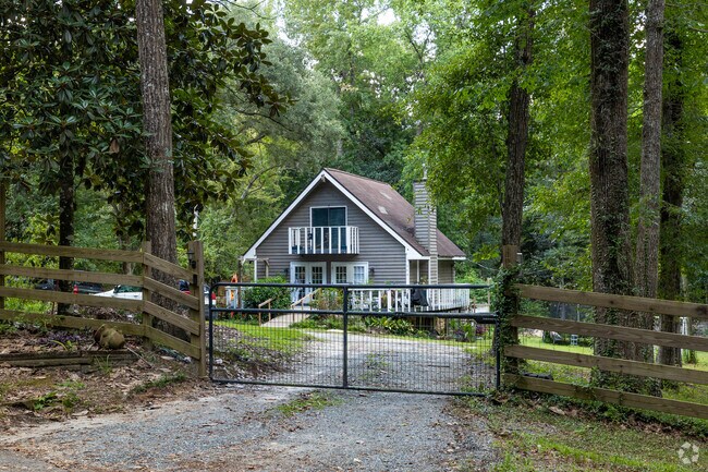 Every corner of Lake Iamonia tells a story of warmth and community pride.