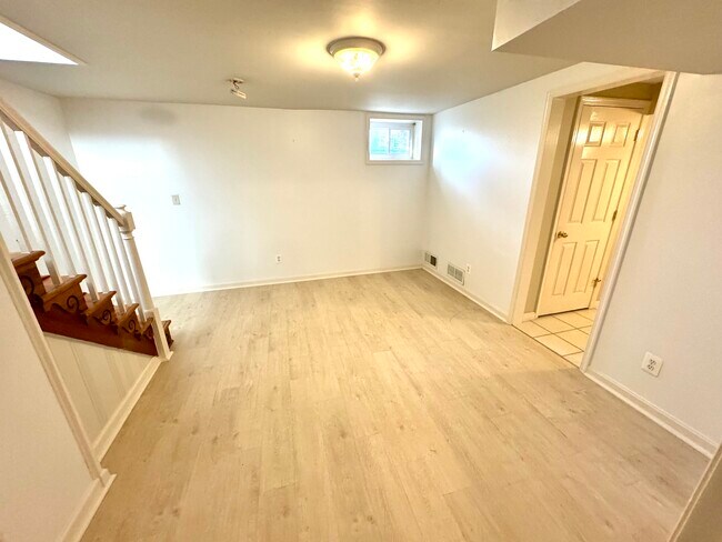 201 E Indian Spring Dr unit 1 - Yard - Util, Silver Spring, MD 20901 - photo 3