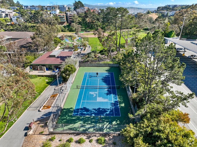 Come play tennis at Cristopher Playground in Diamond Heights.