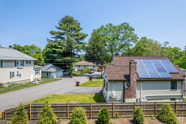 Landscape and homes in Manor, Dedham.