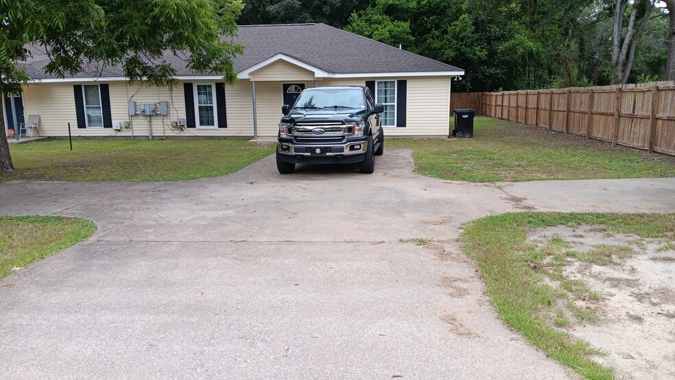 Front yard/ Parking area