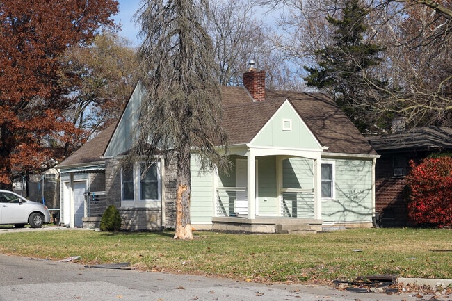 The architectural styles in Avondale Meadows can vary based on the era of construction.