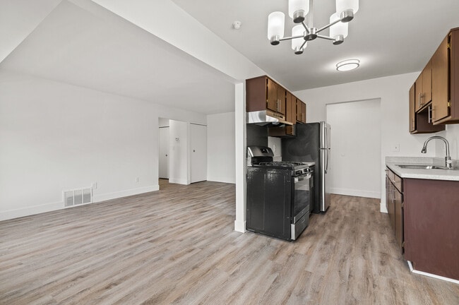 The Cove At Westland - Westland, MI, Westland, MI 48185 - photo 7