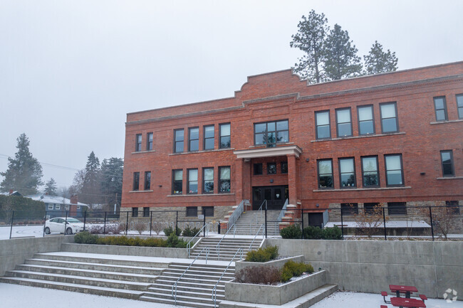 Franklin Elementary offers a mid-sized brick building for its students.