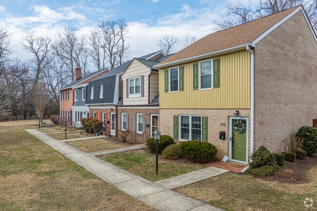 Townhomes in Tyler Heights-Primrose Acres can range from $250,000 and $450,000.