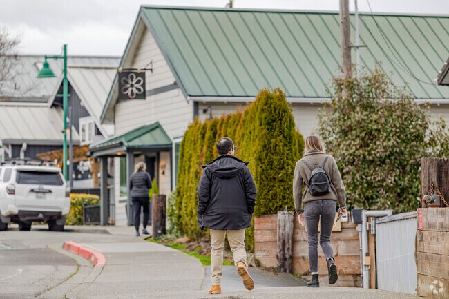Couple heading down Harborview Dr for some shopping in Gig Harbor North.