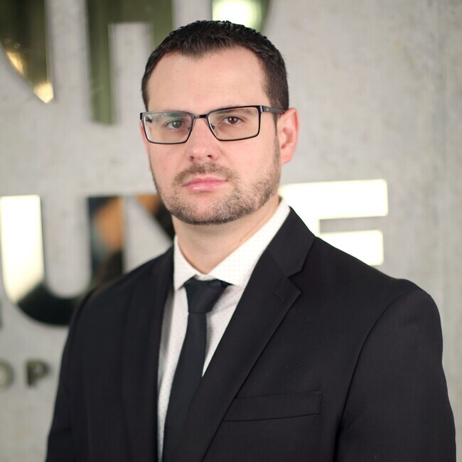 Agent Photo