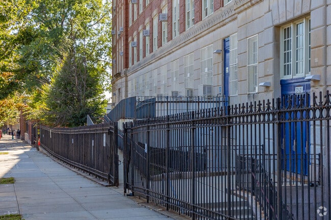 Cypress Hills Collegiate Preparatory School has a student-teacher ratio of 10 to 1.