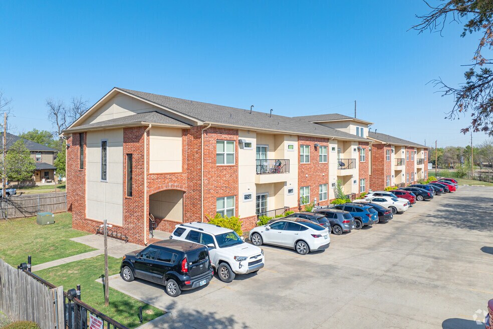 715 Monnett, Norman, OK 73069 - photo 1