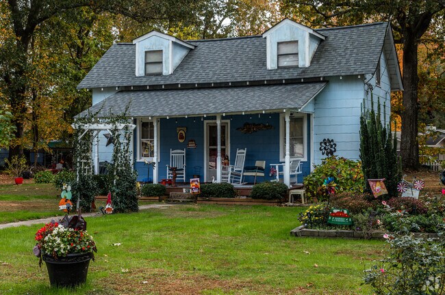 Many homes in Seaford feature Cape Cod style architecture.