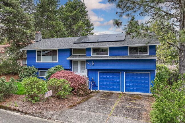 Midcentury split level home in Hayhurst, Portland.