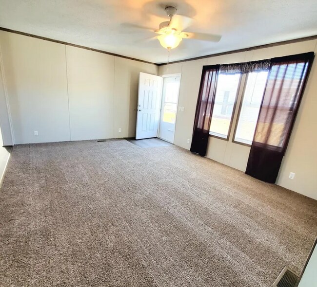 9482 Lighthouse Dr, Fair Haven, MI 48023 - photo 5