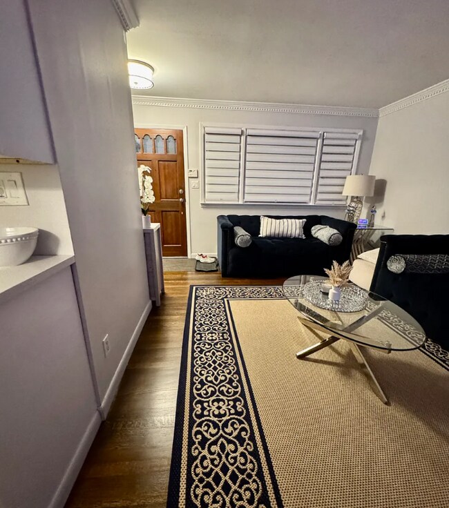 80 Hickory Rd unit 1, Port Washington, NY 11050 - photo 5