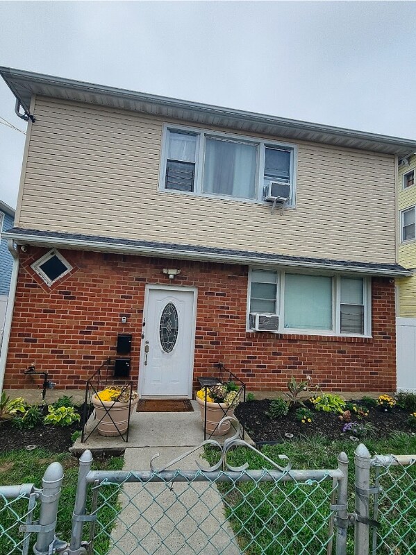 3-25 B 46 St unit 2, Queens, NY 11691 - photo 1