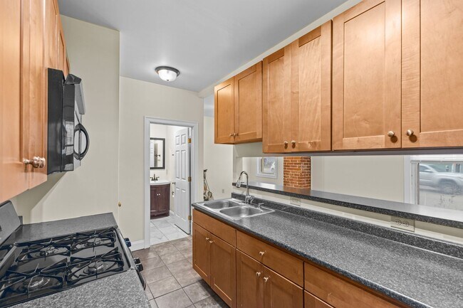 137 Park St unit 1, Burlington, VT 05401 - photo 3