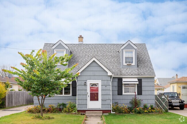 Homes in Military on average sell just six days after being offered on the marked.