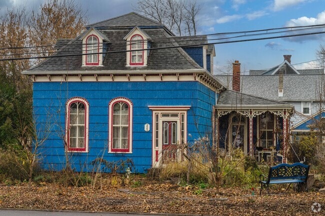 Walk, transit and bike scores of Tonawanda are all below 50 out of 100.