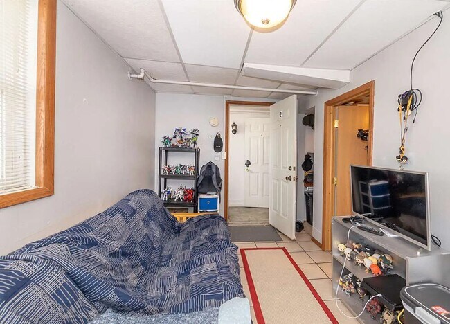 2303 Olive St unit 2, Cedar Falls, IA 50613 - photo 3