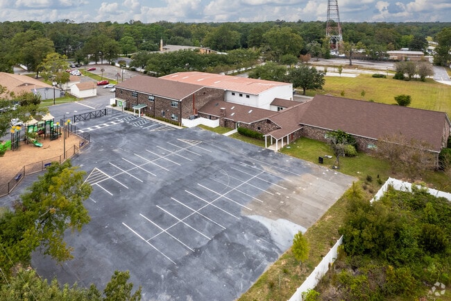 GREEN Charter School Lowcountry is a elementary and middle charter school in North Charleston.